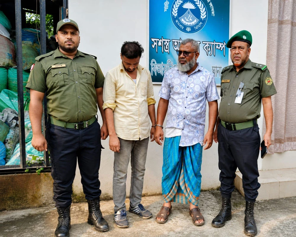 দালালমুক্ত বিআরটিএ গড়তে অনড় আনসার সদস্যরা: কাফরুলে দুই দালাল আটক, ১ মাসের কারাদণ্ড