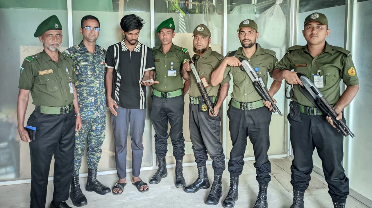 রাজউকে আনসার সদস্যদের তৎপরতায় ইয়াবাসহ মাদকসেবনকারী আটক