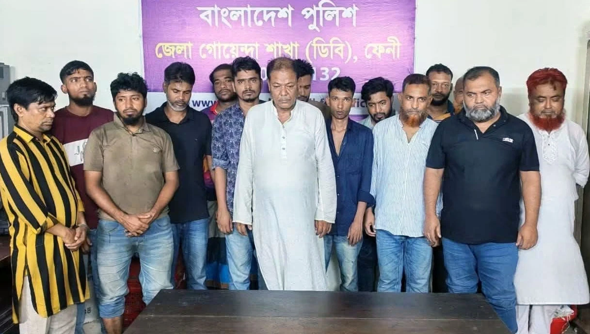 ফেনীতে জুয়ার আসার থেকে ১৫ জুয়াড়িকে গ্রেপ্তার করেছে পুলিশ