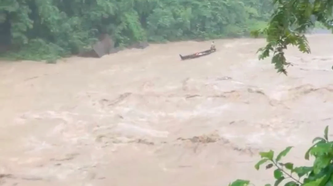 সাঙ্গু নদী, বড়পাথর এলাকা নৌকা ডুবিতে এক পর্যটক নিখোজ