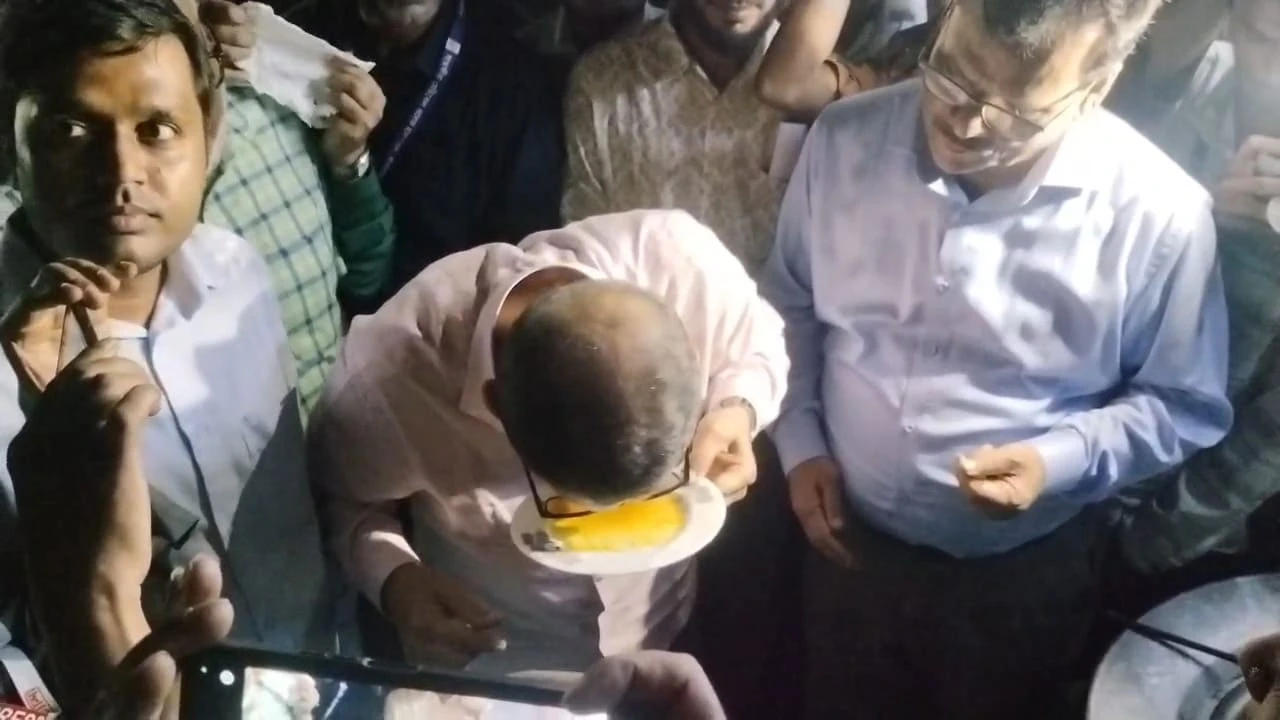সাতক্ষীরায় তিনটি হাসপাতালের রোগীর বরাদ্ধের খাবার খেয়ে সন্তুষ্ট স্বাস্থ্যমন্ত্রী