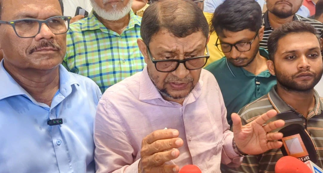 সাতক্ষীরায় স্বাস্থ্যমন্ত্রীর আকস্মিক পরিদর্শন, দুই চিকিৎসক বহিষ্কার