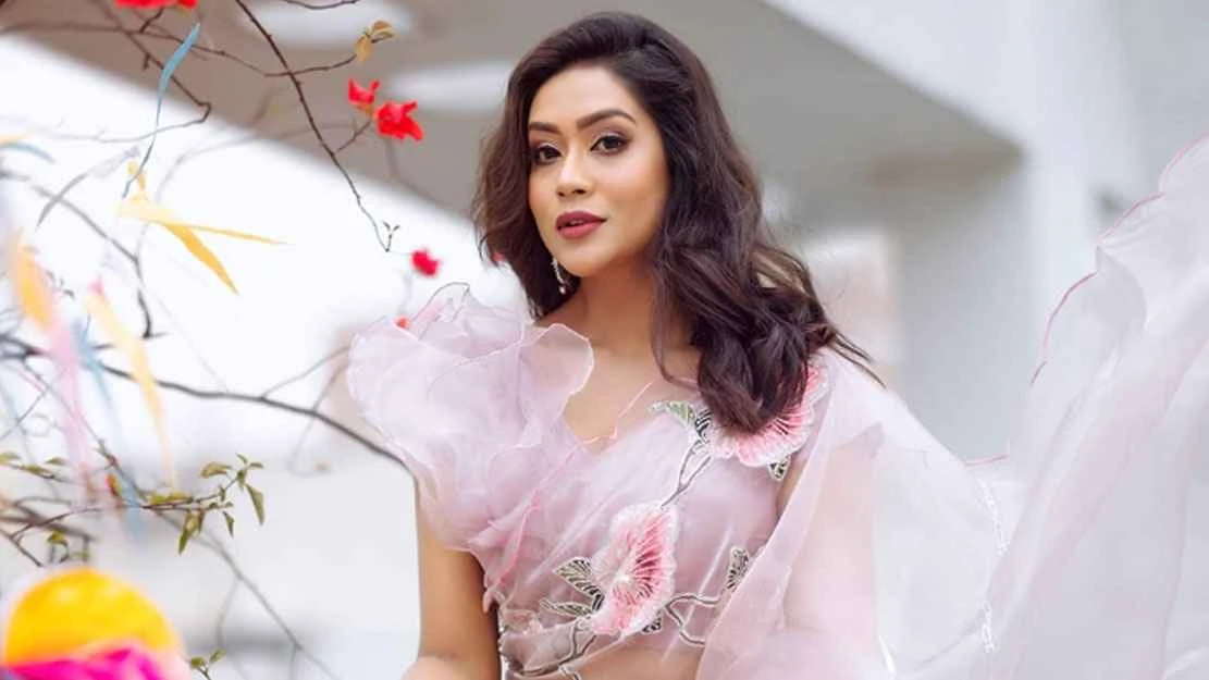 ওখানে দাঁড়িয়েছি শুধু ছাত্রদের ওপর গুলি চলছে দেখে: মম